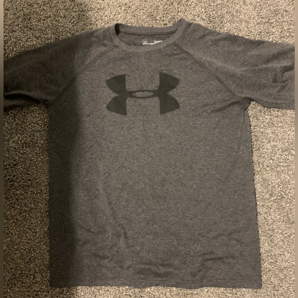 GREY UNDER ARMOR TEE SHIRT 👕